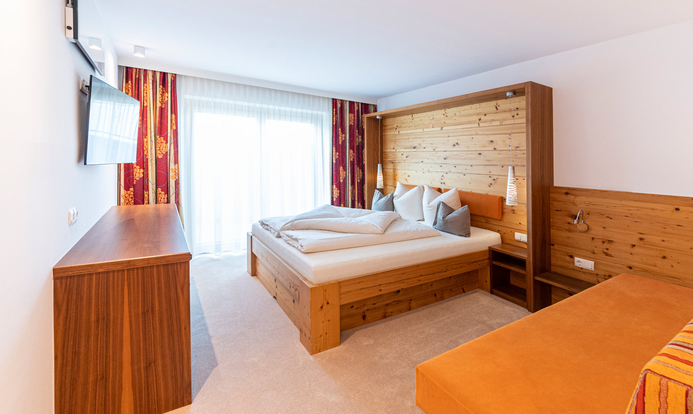 Foto: Erholsamer Schlaf in der Ferienwohnung 1 im Appartement Haus Tirol Serfaus Fiss Ladis im Familienurlaub.