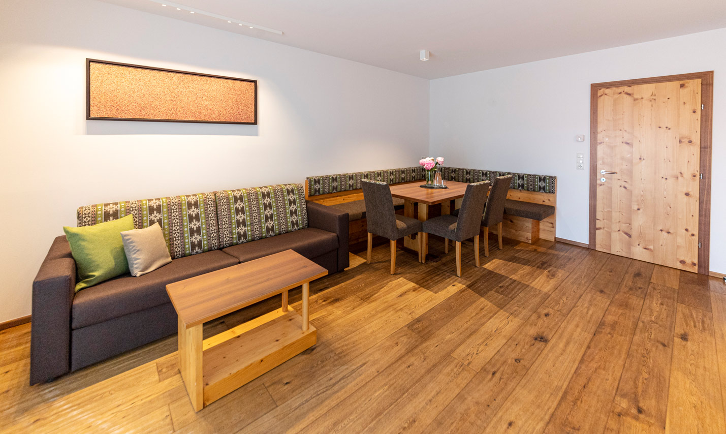 Foto: Wohnzimmer im Appartement 1 in Serfaus Fiss Ladis Tirol Österreich - Ihre Ferienwohnung für den Familienurlaub.