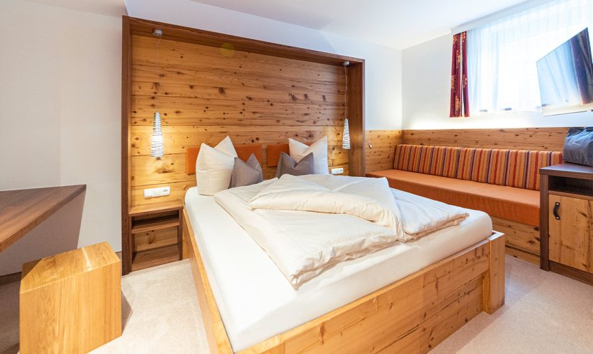 Foto: Schlafen im Familienurlaub der Ferienwohnung 2 vom Appartement Haus in Serfaus Fiss Ladis Tirol Österreich.