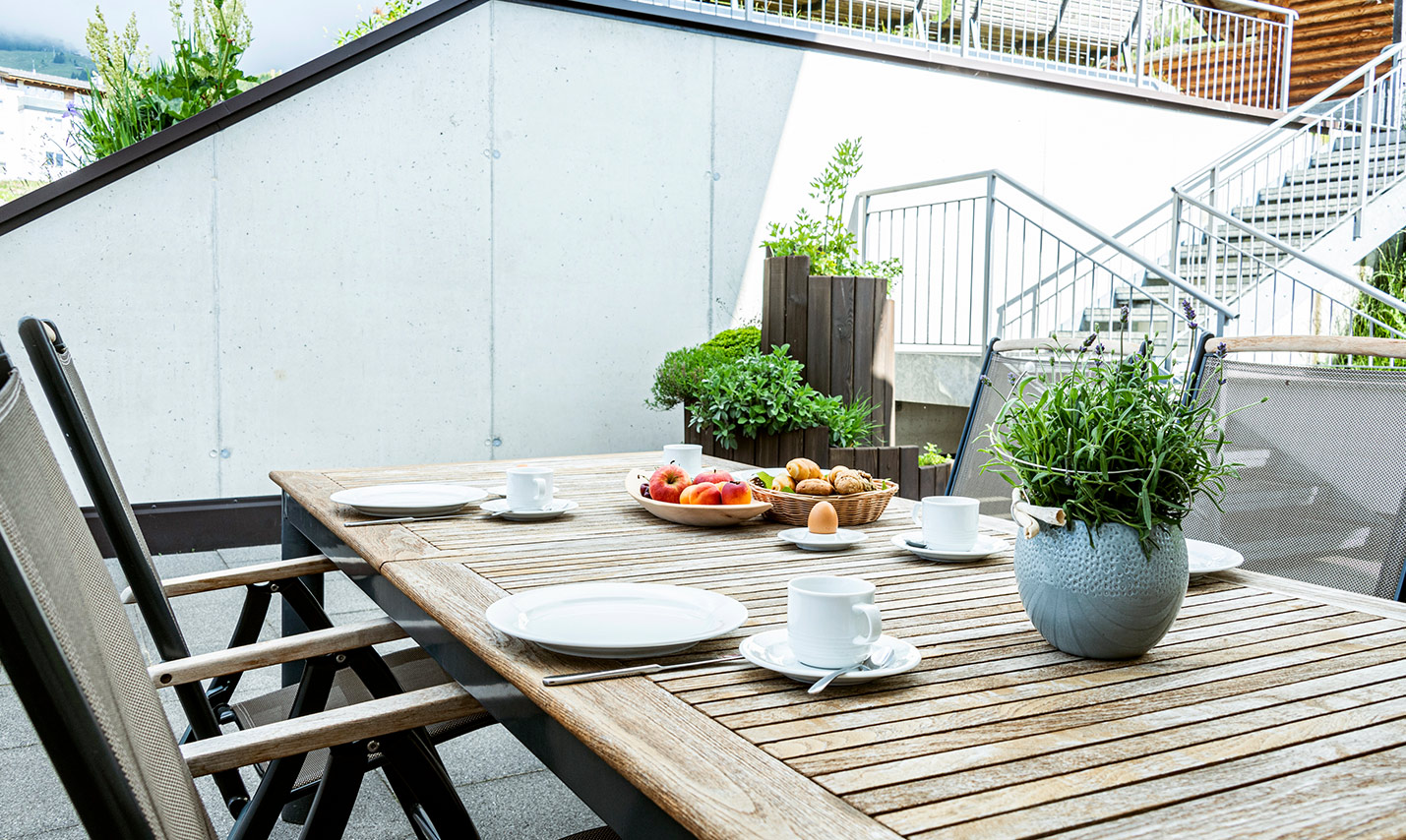 Foto: Frühstückstisch der Ferienwohnung 4 im Appartement in Tirol Serfaus Fiss Ladis im Familienurlaub.