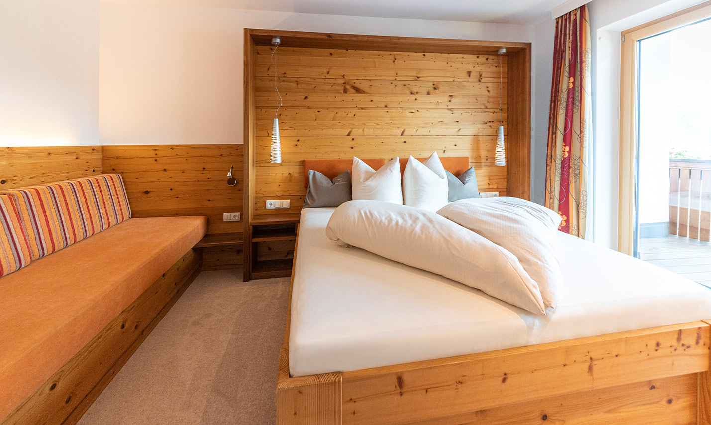 Foto: Schlafzimmer im Appartement 8 der Ferienwohnung für den Familienurlaub in Serfaus Fiss Ladis in Tirol.