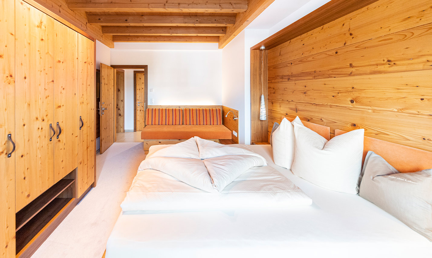 Foto: Erholsamer Schlaf im Appartement 9, der Top Ferienwohnung Serfaus Fiss Ladis Tirol Österreich.