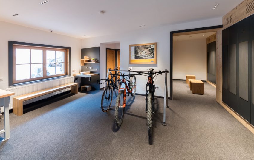 Foto: Radraum im Appartement Haus Tirol im Zentrum Nähe Skilift Ihrer  Ferienwohnung Serfaus Fiss Ladis.