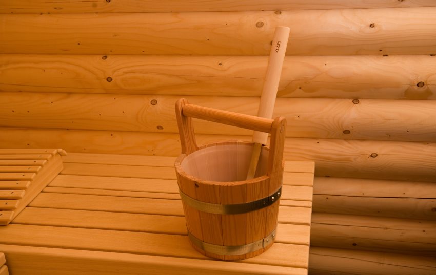 Foto: Saunakübel in der Almhütte beim Appartement Haus der Ferienwohnung Serfaus Fiss Ladis Tirol Österreich.