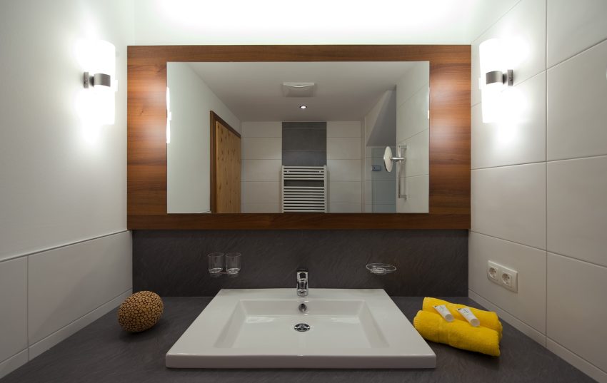 Foto: Waschbecken im Bad Ihrer Ferienwohnung im Appartement Haus Serfaus Fiss Ladis Tirol Österreich.