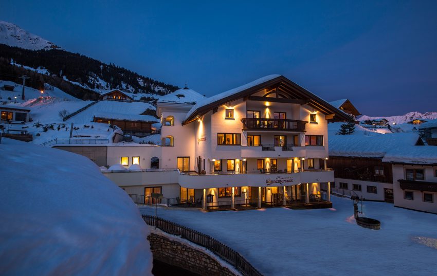 Foto: Appartement Haus im verschneiten Serfaus Fiss Ladis Tirol - der Ferienwohnung für den Familienurlaub.